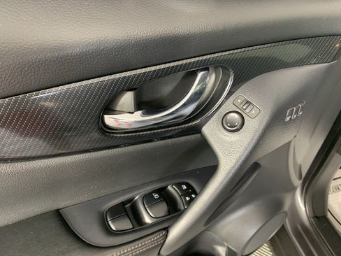 Used 2019 Nissan Rogue SL FWD image 14