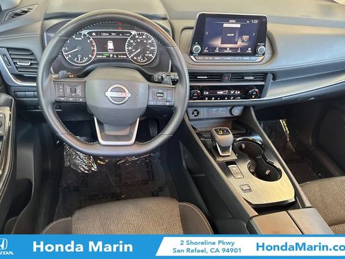 Used 2025 Nissan Rogue SV FWD image 18
