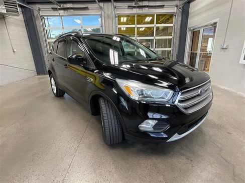 Used 2017 Ford Escape SE w/ Equipment Group 201A FWD image 7