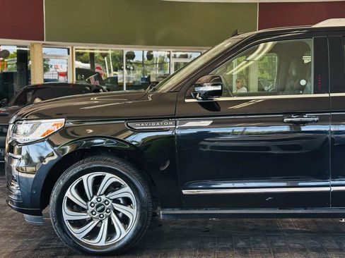 Used 2024 Lincoln Navigator Reserve AWD/4WD image 15