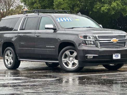 Used 2018 Chevrolet Suburban Premier image 2