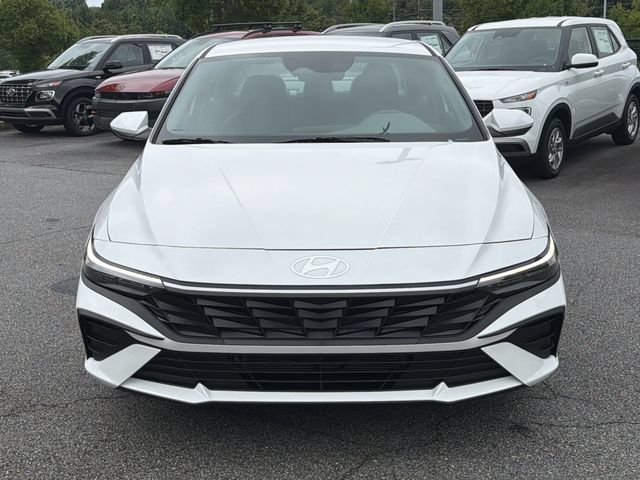 New 2026 Hyundai Elantra Hybrid FWD image 2