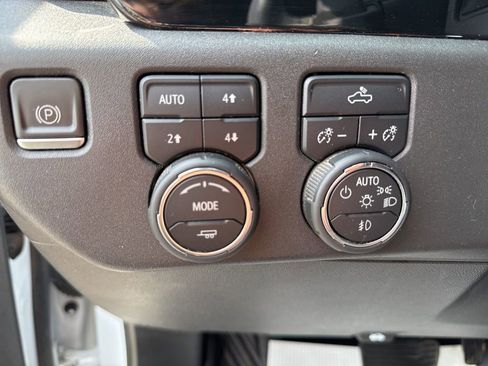 Used 2023 Chevrolet Silverado 1500 LT Trail Boss image 3