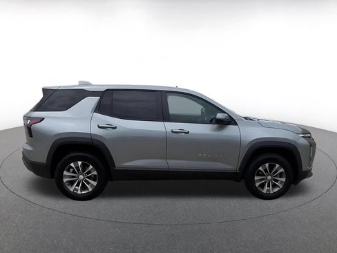 Used 2025 Chevrolet Equinox LT AWD/4WD image 16