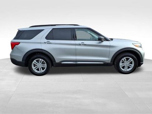 Certified 2021 Ford Explorer XLT image 12