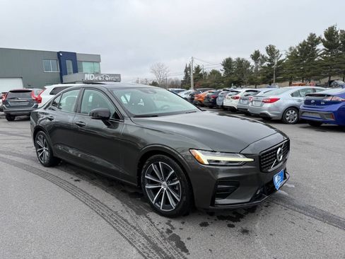 Used 2022 Volvo S60 B5 Momentum AWD/4WD image 4