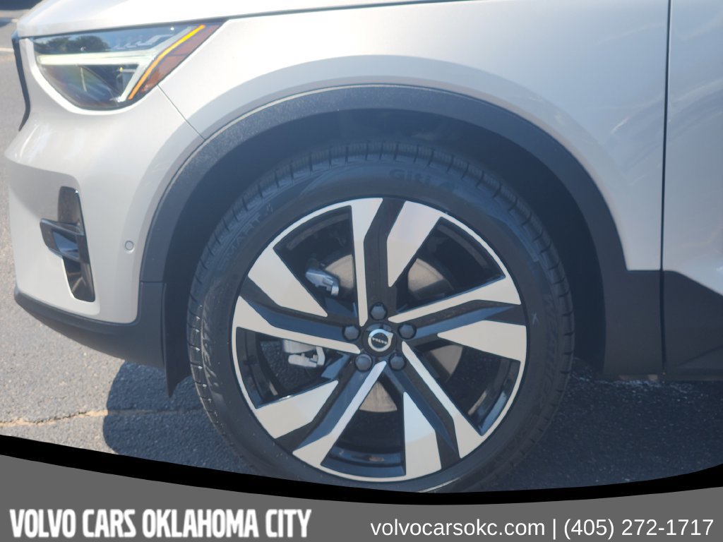 Certified 2024 Volvo XC40 B5 Plus w/ Protection Package Premier AWD/4WD image 9