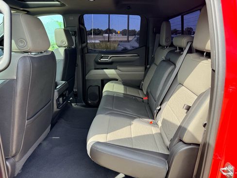 Used 2022 Chevrolet Silverado 1500 ZR2 w/ Technology Package AWD/4WD image 25