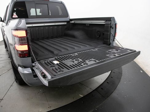 Used 2022 Nissan Frontier PRO-4X AWD/4WD image 9