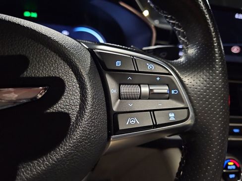 Used 2022 Genesis G70 2.0T image 25