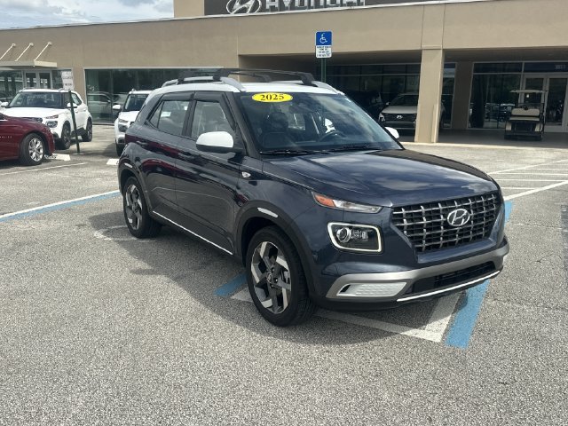 Certified 2025 Hyundai Venue Limited FWD image 4