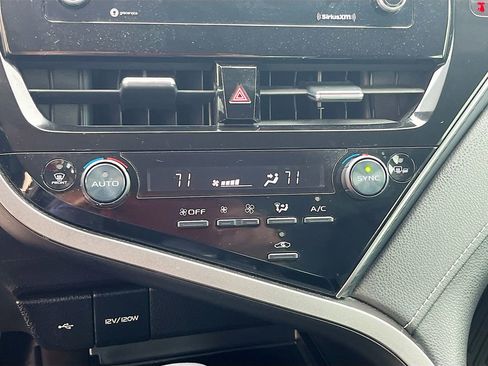 Used 2022 Toyota Camry SE w/ Cold Weather Package image 16