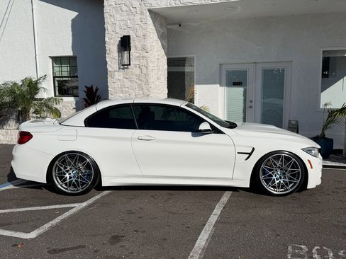 Used 2018 BMW M4 Convertible image 24
