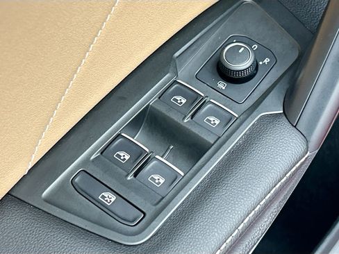 Certified 2024 Volkswagen Tiguan SE R-Line FWD image 21