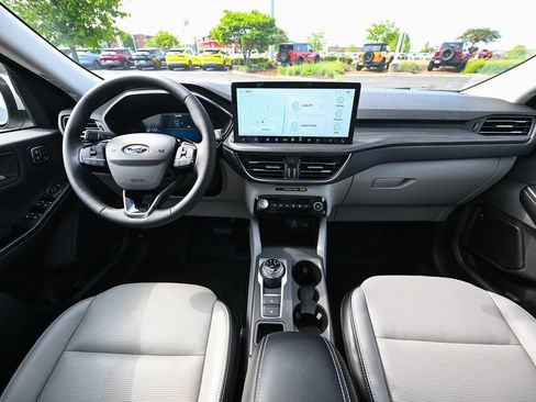 Used 2024 Ford Escape Platinum w/ Class II Trailer Tow Package AWD/4WD image 30