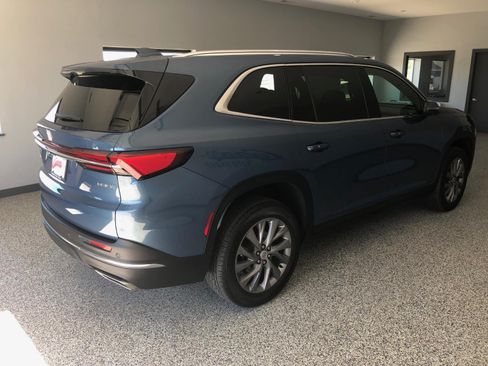 Used 2025 Buick Enclave Preferred AWD/4WD image 4