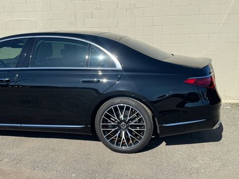 Used 2025 Mercedes-Benz S 580 4MATIC Sedan image 3