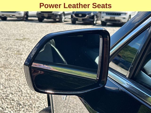 Used 2023 Cadillac XT4 Luxury w/ Cold Weather Package AWD/4WD image 7