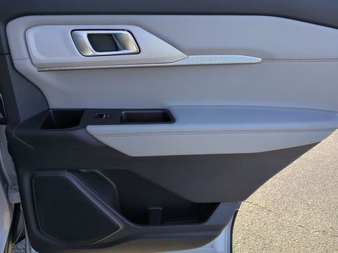 New 2026 Ford Explorer Active RWD image 32