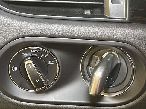 Certified 2026 Porsche Macan AWD/4WD image 41