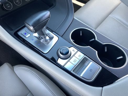 Used 2022 Genesis G70 2.0T RWD image 25