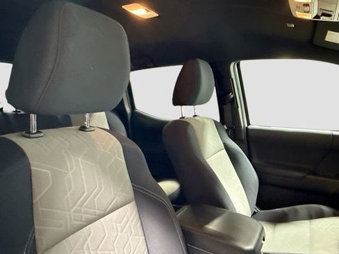 Used 2021 Toyota Tacoma TRD Off-Road image 27