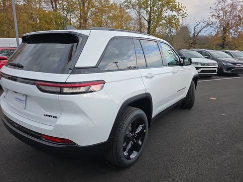 New 2025 Jeep Grand Cherokee Limited w/ Black Appearance Package image 22