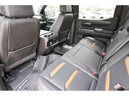 Used 2024 GMC Sierra 1500 AT4 w/ Technology Package AWD/4WD image 11