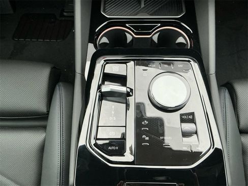 New 2026 BMW 530i xDrive w/ M Sport Package image 11