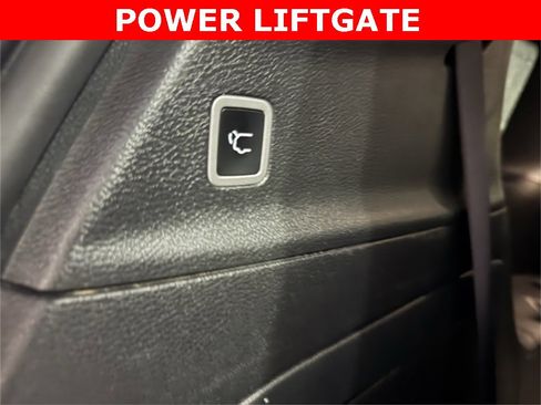 Used 2024 Chrysler Pacifica Select image 37