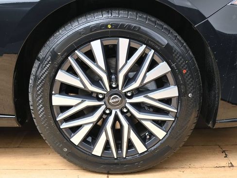 Used 2025 Nissan Altima 2.5 SV FWD image 45