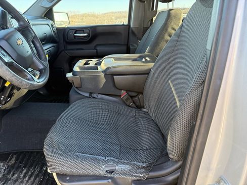 Used 2020 Chevrolet Silverado 1500 Custom w/ Custom Value Package image 10