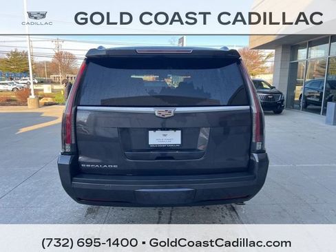 Used 2017 Cadillac Escalade ESV Luxury image 3