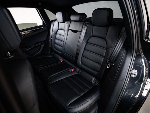 Certified 2026 Porsche Macan AWD/4WD image 24