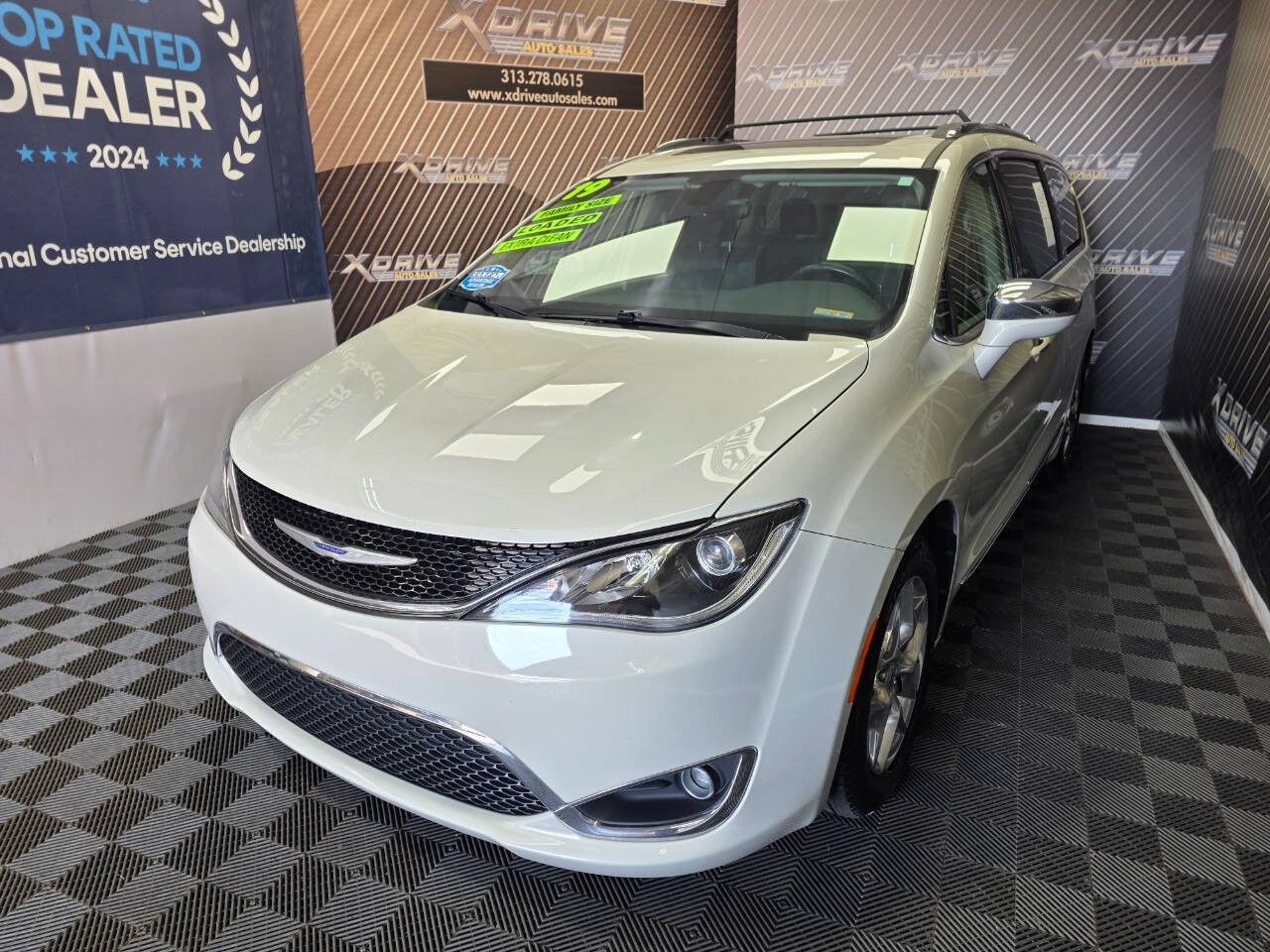 Used 2019 Chrysler Pacifica Limited FWD image 2