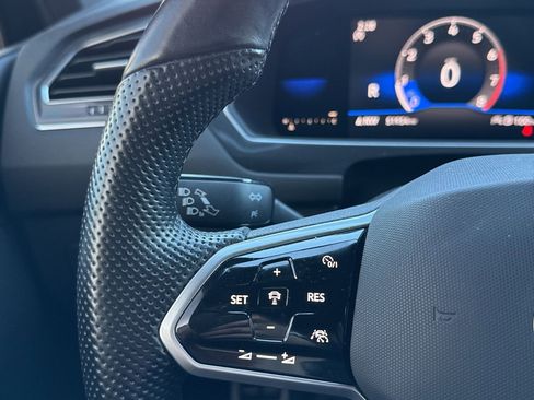 Used 2022 Volkswagen Tiguan SE R-Line image 14