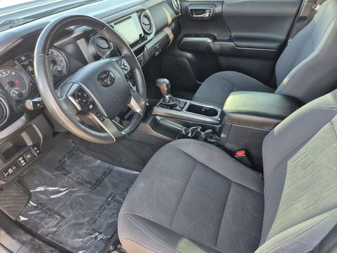 Used 2018 Toyota Tacoma TRD Sport w/ Technology Package image 11