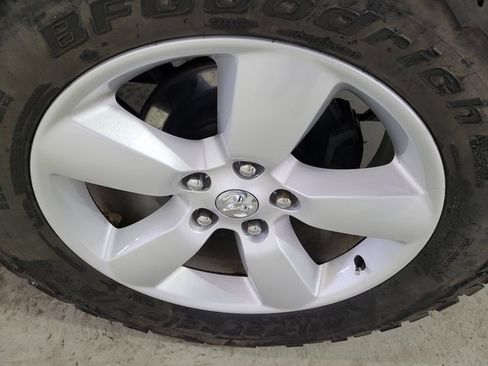 Used 2018 RAM 1500 Classic SLT image 23