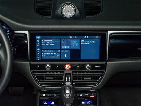 Certified 2026 Porsche Macan AWD/4WD image 27
