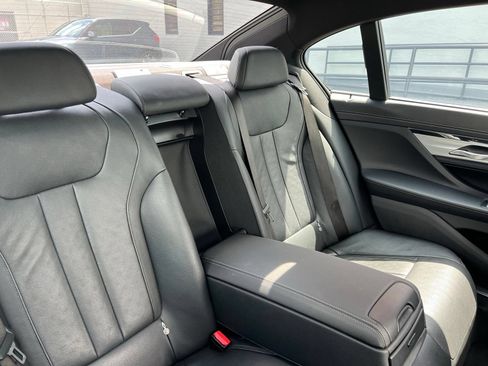 Used 2018 BMW 740e xDrive w/ M Sport Package AWD/4WD image 63