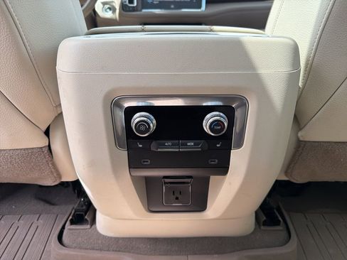 Used 2021 GMC Yukon Denali w/ Denali Premium Package AWD/4WD image 14