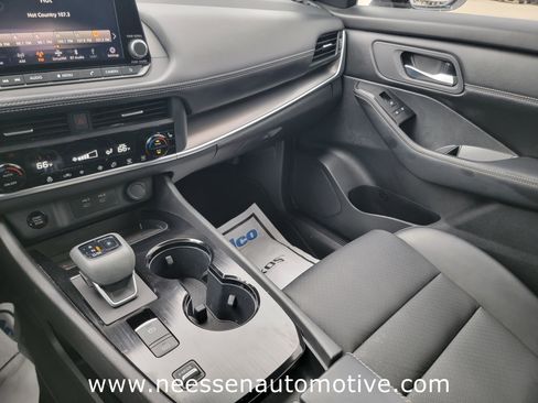 Used 2024 Nissan Rogue SV w/ SV Premium Package image 26