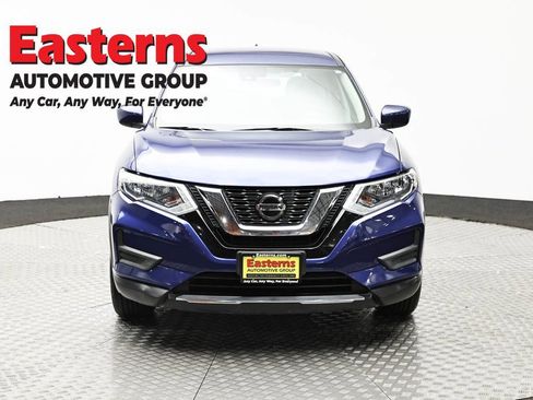 Used 2019 Nissan Rogue S image 2