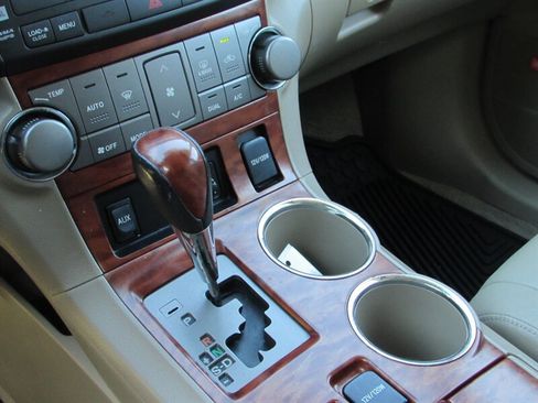 Used 2008 Toyota Highlander Limited AWD/4WD image 16