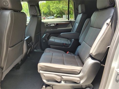 New 2025 Chevrolet Suburban High Country image 11