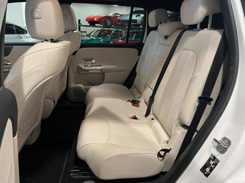 Used 2023 Mercedes-Benz EQB 300 4MATIC image 28