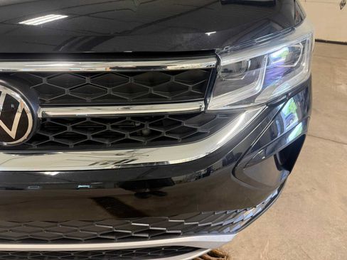 Certified 2023 Volkswagen Taos SEL AWD/4WD image 5