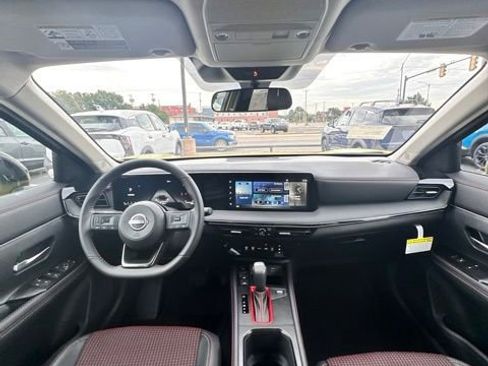 New 2025 Nissan Kicks SR image 31