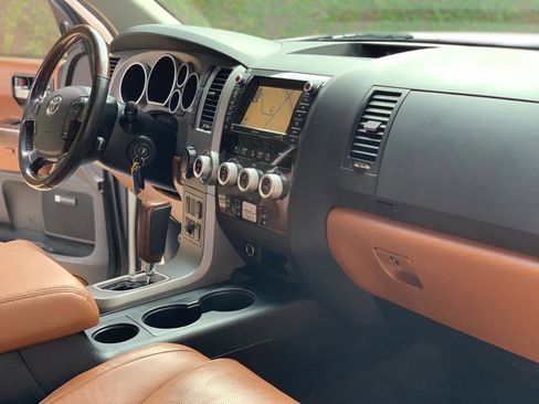 Used 2010 Toyota Sequoia Platinum RWD image 52