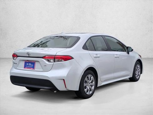 Used 2023 Toyota Corolla LE image 5